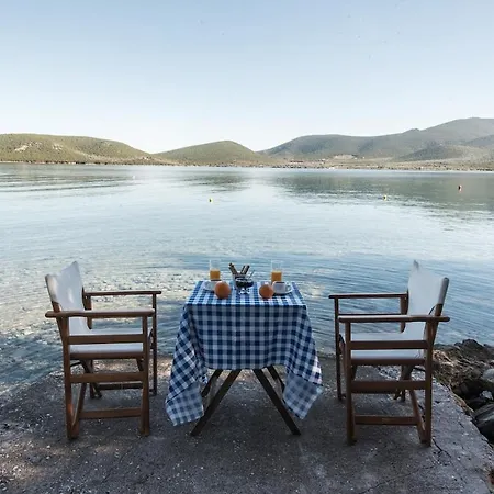Penelope - Unique Beachfront House Сasa de vacaciones Sourpi