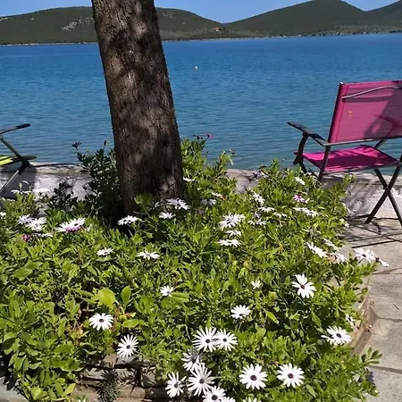 Penelope - Unique Beachfront House Sourpi