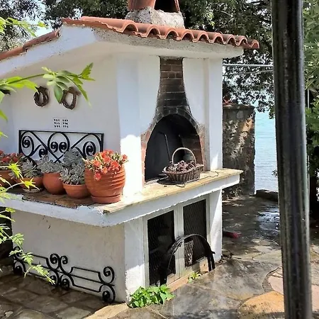 Сasa de vacaciones Penelope - Unique Beachfront House Sourpi