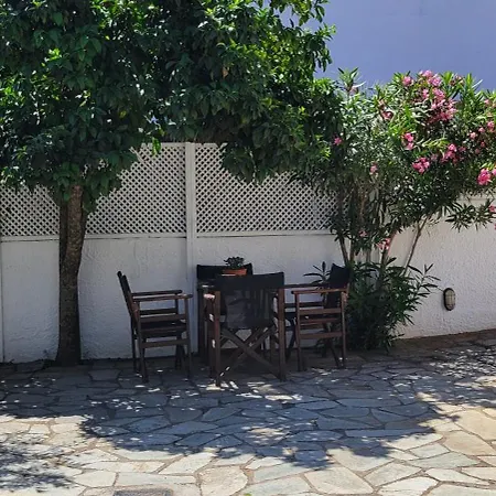 Penelope - Unique Beachfront House