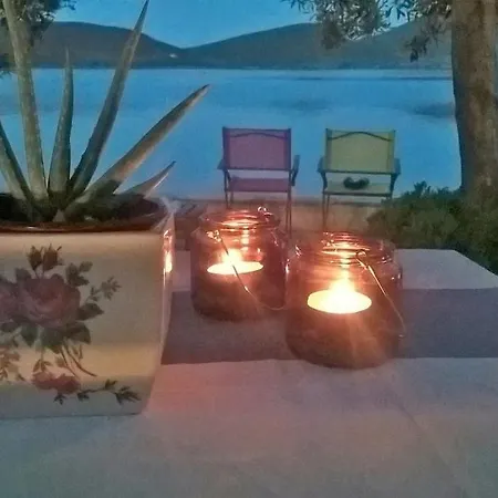 Penelope - Unique Beachfront House Сasa de vacaciones Sourpi
