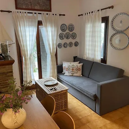 Penelope - Unique Beachfront House