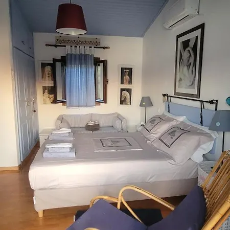Penelope - Unique Beachfront House Сasa de vacaciones