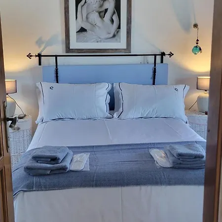 Penelope - Unique Beachfront House Сasa de vacaciones