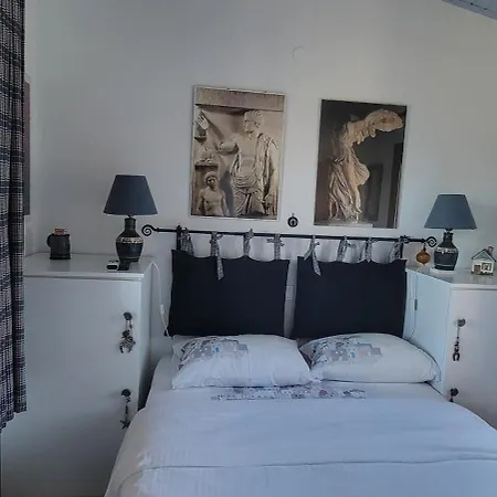 Сasa de vacaciones Penelope - Unique Beachfront House Sourpi