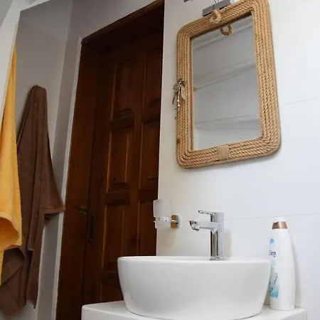 Сasa de vacaciones Penelope - Unique Beachfront House Sourpi