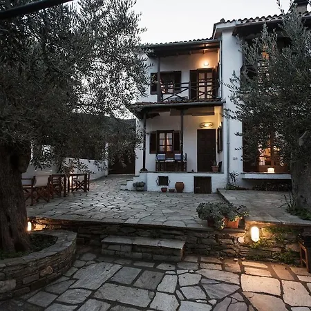 Penelope - Unique Beachfront House Сasa de vacaciones