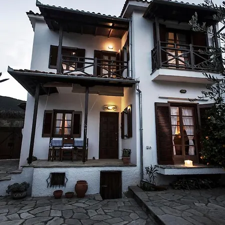 Penelope - Unique Beachfront House Сasa de vacaciones Sourpi