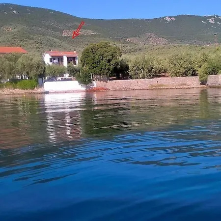 Penelope - Unique Beachfront House *